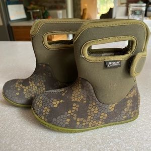 Waterproof Baby Bogs boots | sz 8 | boys/unisex | temp rated to 4 degrees